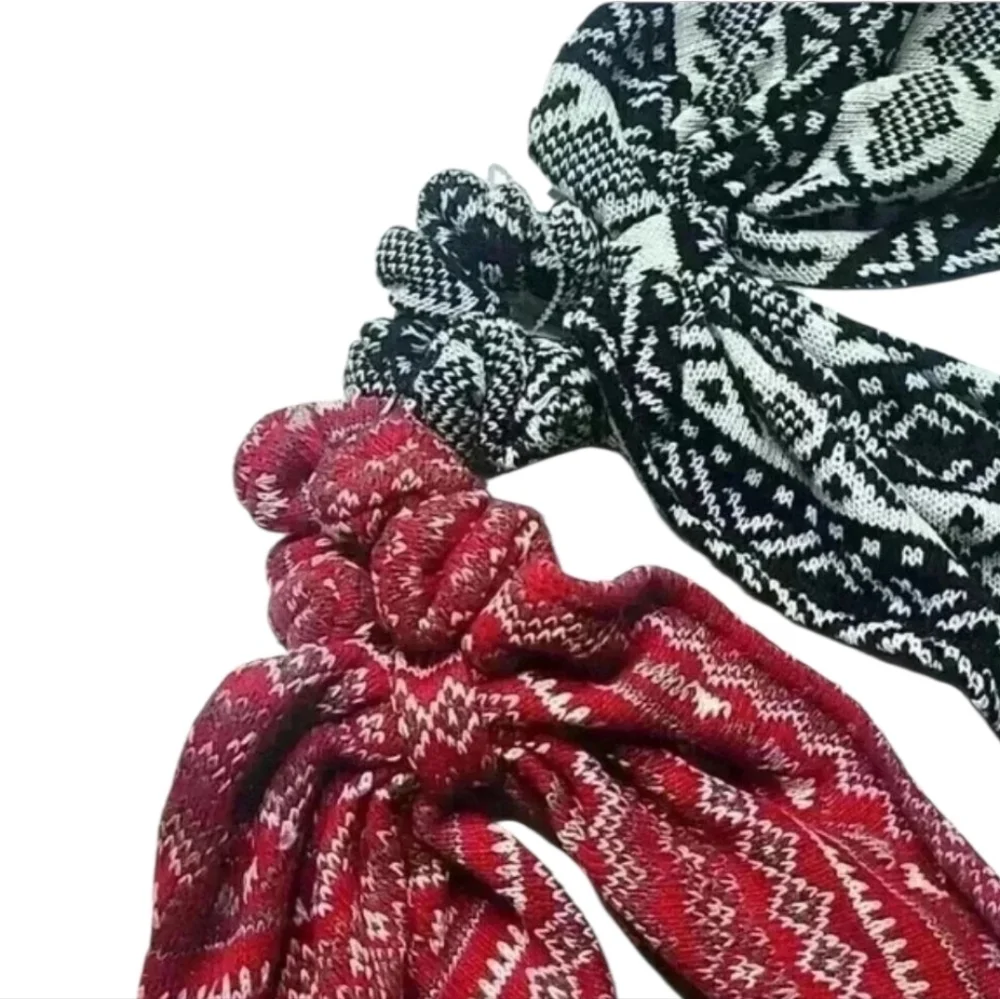 Cozy Knit Scrunchies by‎ Anna Ava